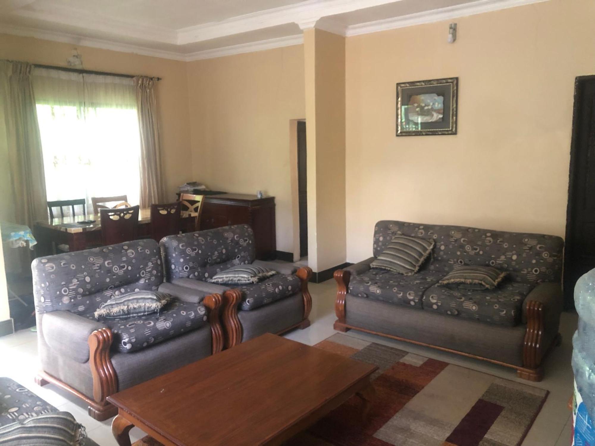 Tatys Homestay Dar es Salaam Buitenkant foto