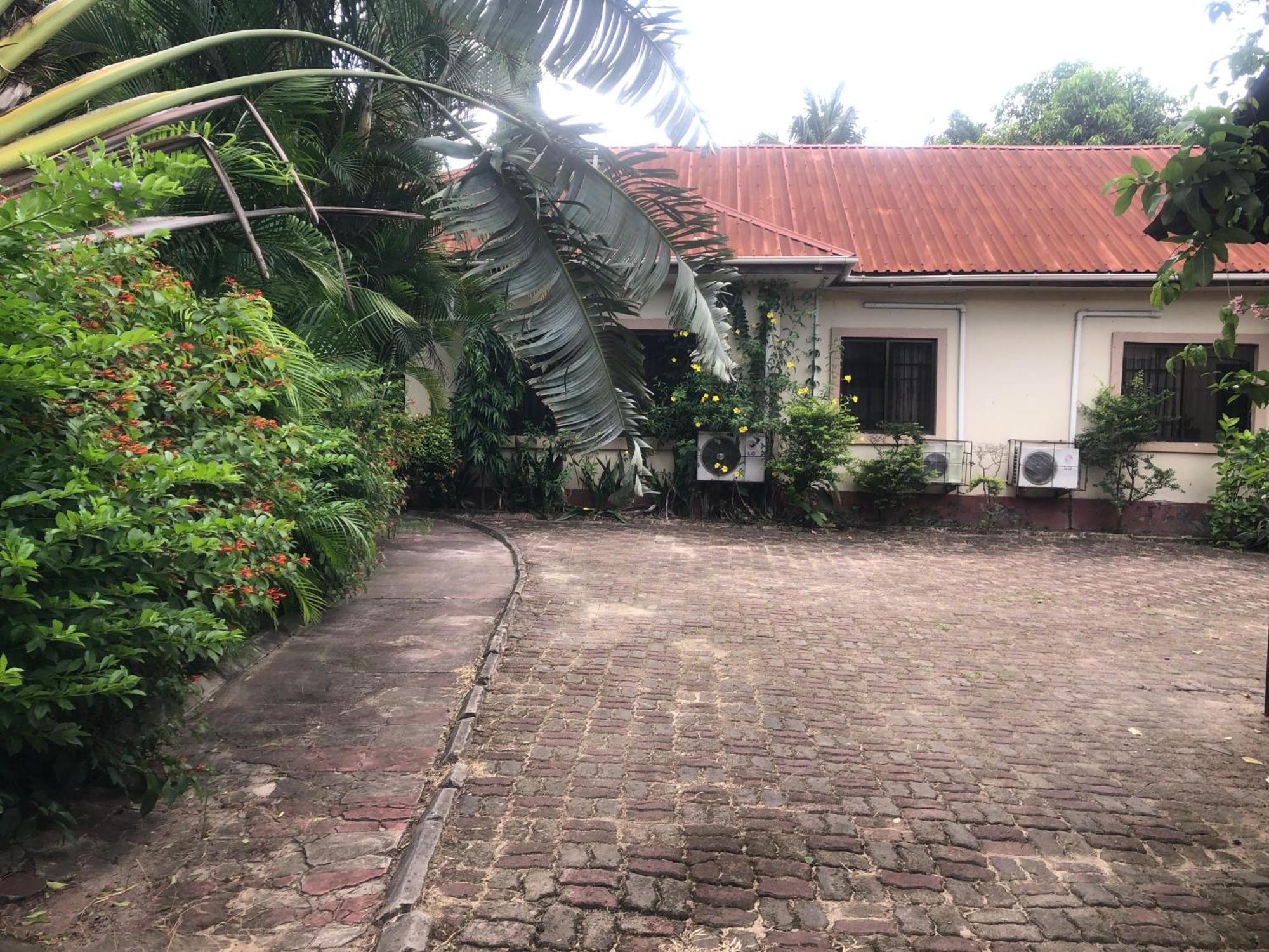 Tatys Homestay Dar es Salaam Buitenkant foto