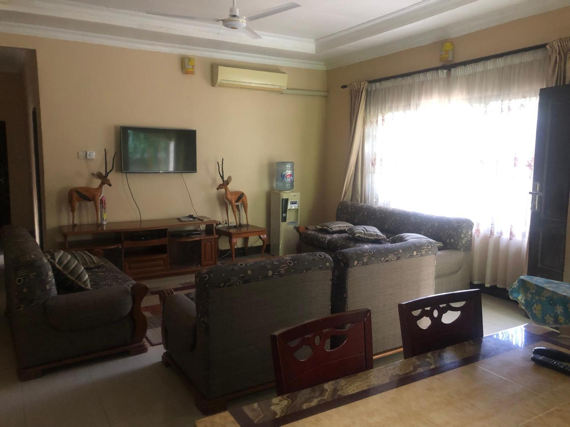 Tatys Homestay Dar es Salaam Buitenkant foto